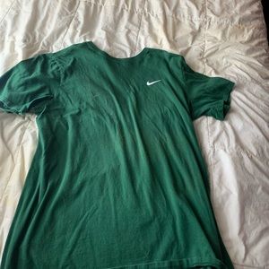 green nike tee